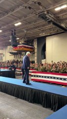 Donald Trump dança YMCA no Japão