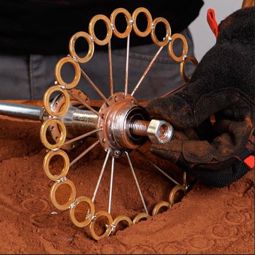 Steering wheel phone holder built with just coins 🚗