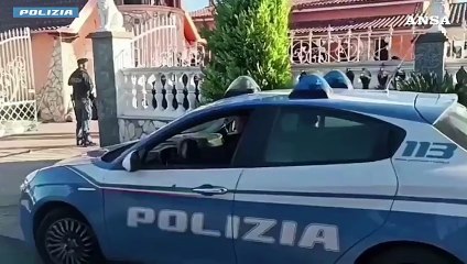 Roma, sgomberate e demolite due villette abusive