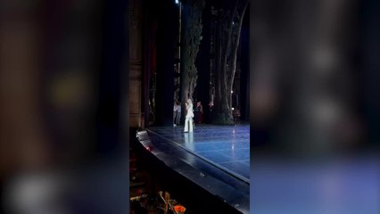 Teatro dell'Opera, la nomina di Simone Agrò a primo ballerino al termine di «Marco Spada»: emozione e una pioggia di coriandoli