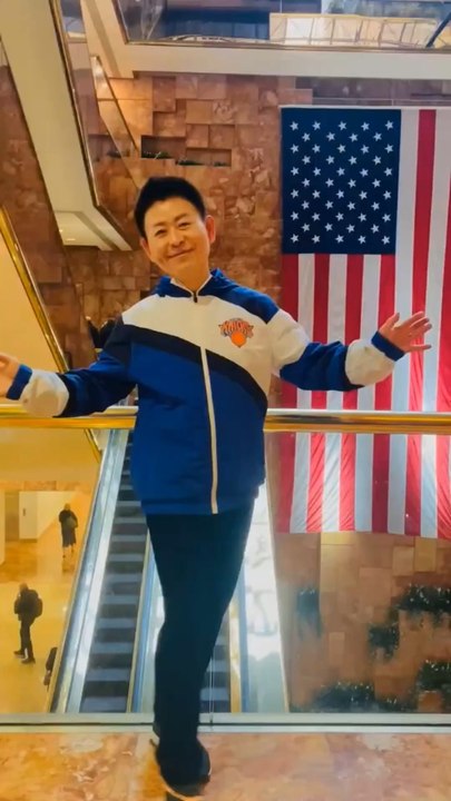 Nelson Wang, a representative figure of Chinese Americans, treated Trump Tower as a playground. However, he insisted that he had no political stance. The video was shot on October 28, 2025.