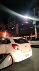 VÍDEO: Fiação pega fogo em prédio comercial em bairro nobre de Salvador