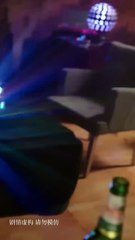 ngañaron al padre y perdió todo, pero su hijo, un dios del juego, ¡ganó 100,000 de una sola vez!