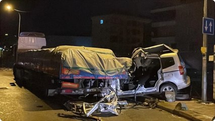 Sultanbeyli’de polisin 'dur' ihtarına uymayan sürücü, TIR'a çarptı