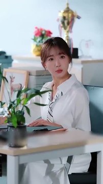 I accidentally kissed my cold CEO boss with gynophobia, thought was doomed, but he made me his wife