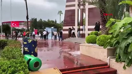 Aniden bastıran sağanak, dolu ve fırtına hayatı felç etti