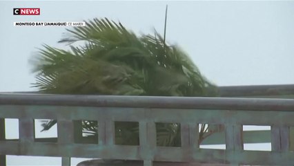 Melissa : l'ouragan qui frappe les Caraïbes rétrogradé en catégorie 4