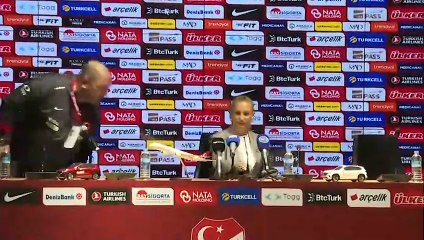 A Milli Kadın Futbol Takımı'nda Necla Güngör Kıragası: Oyuncularımı canı gönülden kutluyorum