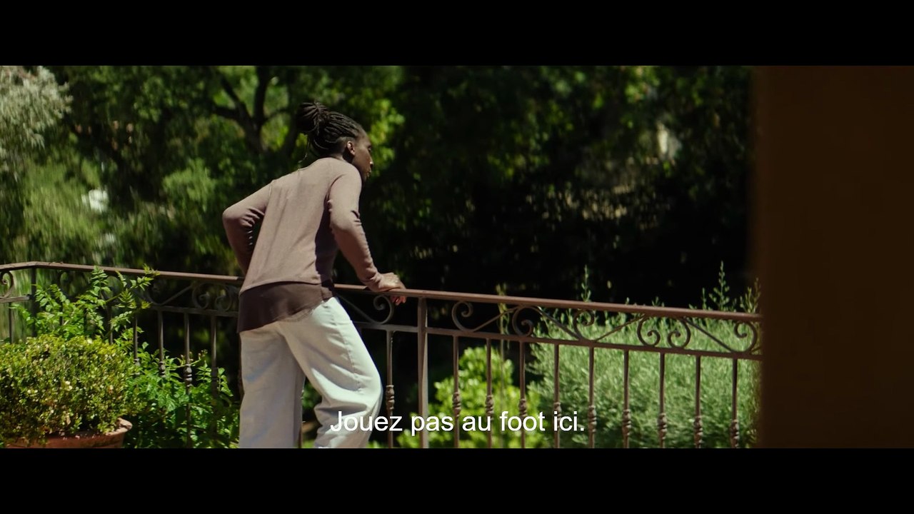 SIX JOURS, CE PRINTEMPS-LÀ Film