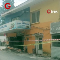 Sındırgı’da binalar kendiliğinden böyle yıkıldı