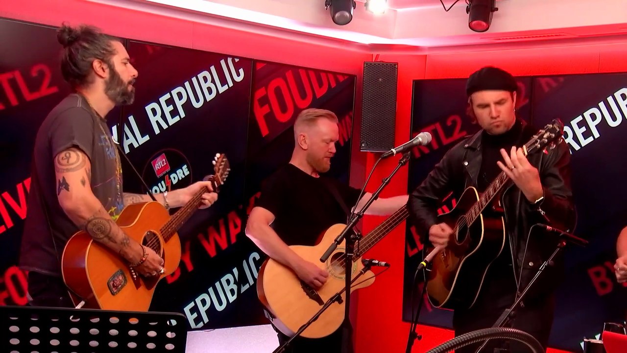 Royal Republic & Waxx reprennent "Staying Alive" des Bee Gees en live dans Foudre