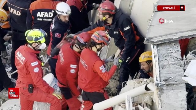 Gebze'de çöken binada enkaz altında kalan aile fertlerinin kimlikleri belli oldu