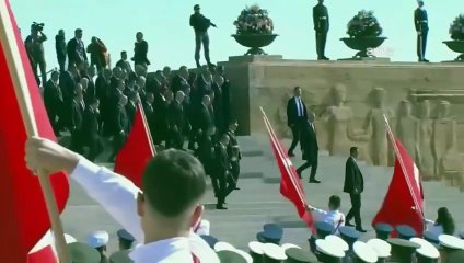 Anıtkabir'deki 29 Ekim Töreni'nde "Recep Tayyip Erdoğan" ve "Her yer Tayyip, her yer Erdoğan" sloganları atıldı.