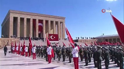 Cumhurbaşkanı Erdoğan, Cumhuriyet’in ilanının 102. yıl dönümünde Anıtkabir’i ziyaret etti