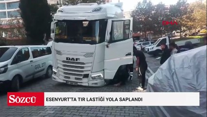 Esenyurt'ta TIR lastiği yola saplandı