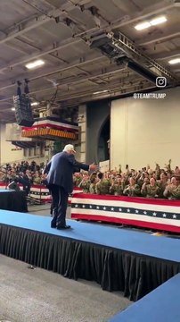 Japon: Regardez le président américain Donald Trump enchaîner des pas de danse sur le titre YMCA devant des membres de la marine américaine - VIDEO