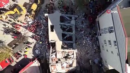 Kocaeli’de çöken binada arama çalışmaları böyle görüntülendi