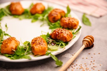 Bombones de sobrasada ibérica, queso brie y miel