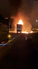 Batida entre carretas provoca incêndio e deixa um ferido em estado grave na BR-101