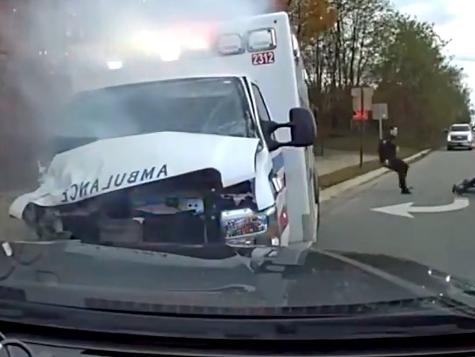 Mann klaut Krankenwagen - Dashcam filmt Flucht