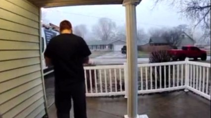 Gentleman slips on ice and walks away like nothing ever happened
