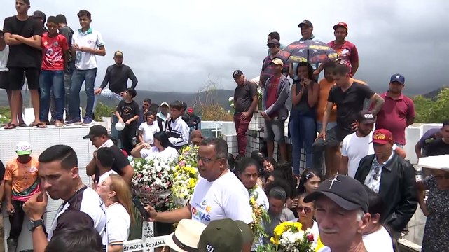 Comunidade em Luto: Uma Homenagem à Jovem Mariane Silva, Vítima da Violência em Pauferro