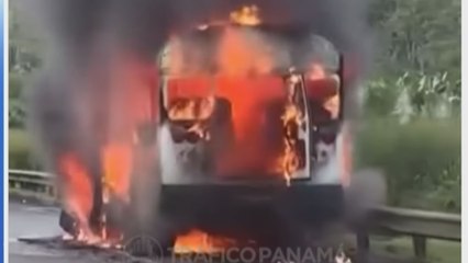 Se reporta incendio de autobús en la autopista Panamá-Colón