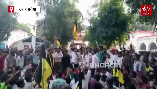 लखनऊ पेशाब कांड; सुहेलदेव आर्मी ने घेरा काकोरी थाना, जमकर नारेबाजी, कहा- आरोपी को जल्द जेल भेजे पुलिस