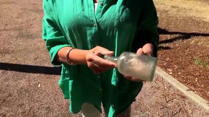 Encuentran un mensaje escrito en una botella de Schweppes de hace 100 años en Australia