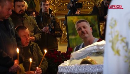 Ucraina, due reporter di guerra uccisi a Kiev: le immagini dei funerali