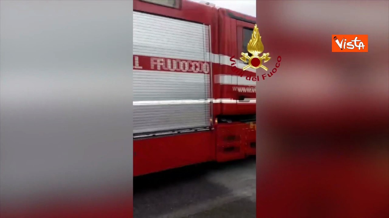 Scontro tra suv e bus carico di studenti a Treviso, morto automobilista 85enne senza patente