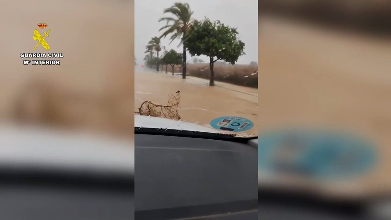 Lluvias torrenciales y fuertes vientos en Sevilla