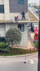 Pour ces ouvriers la sécurité passe avant tout... enfin presque