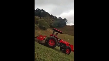 Faire des dérapages avec un tracteur... pas si simple