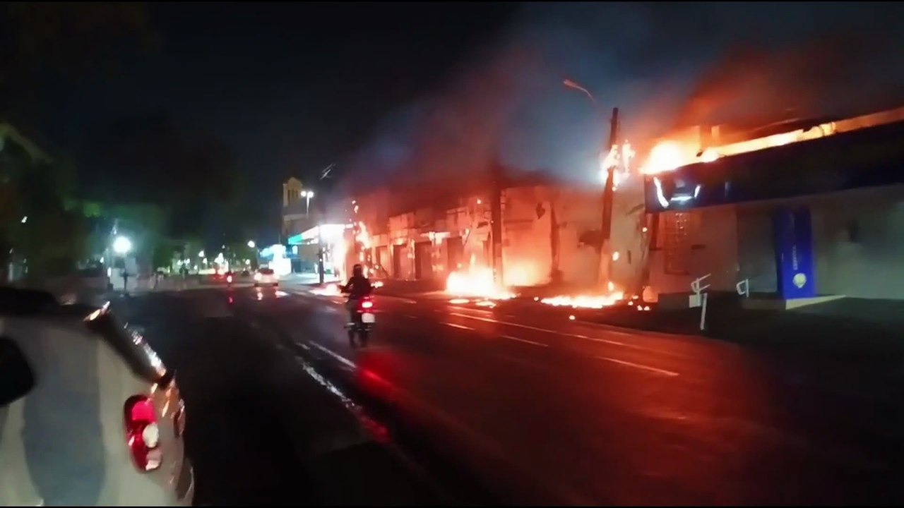 Incêndio em Poste de Telecomunicações Afeta Rede Elétrica e Causa Interrupção de Internet no Centro de Paulista: Entenda o Impacto nos Serviços Locais