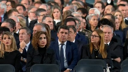 Familiares de las víctimas de la dana reciben a Mazón al grito de "asesino" en el funeral de Estado