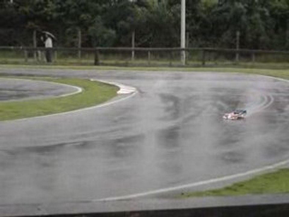 Course a limoges sous la pluie