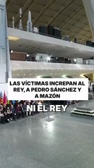 Las víctimas increpan al Rey, a Sánchez y a Mazón