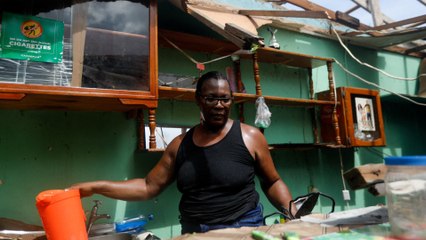 Jamaicanos calculan las pérdidas tras el huracán Melissa