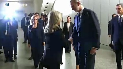 Los Reyes se reúnen con familiares de víctimas antes del funeral de la DANA