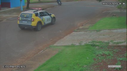 Câmera registra momento em que adolescentes caem de moto durante perseguição no Bairro Morumbi