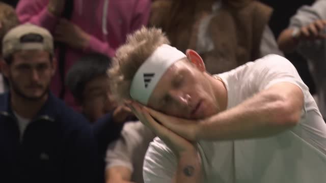 Rolex Paris Masters - La célébration Stephen Curry de Davidovich Fokina après sa victoire face à Cazaux