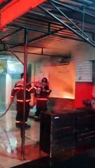 Bombeiro fica ferido em desabamento durante incêndio em loja no centro de Maceió
