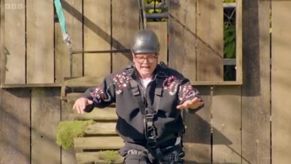 Watch Alan Carr’s hilarious reaction to Celebrity Traitors wobbly bridge challenge