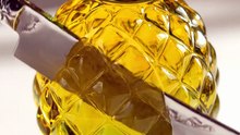 Cut the glass pineapple. ASMR