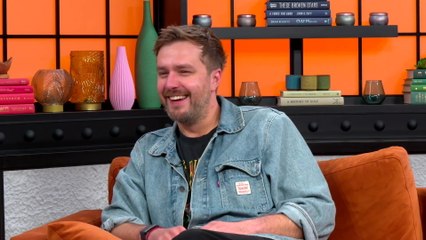 'Love Island USA' Narrator Iain Stirling Always Knew Huda Mustafa Would Be A "Superstar"