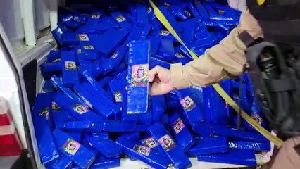 Carga de maconha apreendida na BR-277 em Matelândia é levada à Delegacia de Cascavel