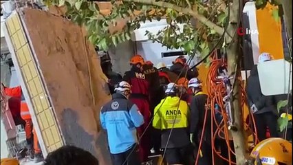 Gebze'de çöken binada annenin de cansız bedenine ulaşıldı: 5 kişilik aileden 1'i sağ kurtarıldı!