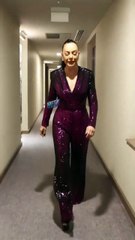 Ebru Gündeş'in sahne öncesi canlı performansı.