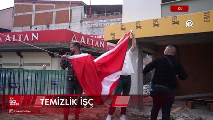 Düzce'de temizlik işçisi, sosyal deneydeki bayrak hassasiyetiyle gönüllere dokundu